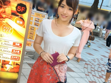 【美尻お姉さんにバックで激突き】キュートな顔とプリケツがたまらない！お姉さんの膣奥をバックピストンでガンガン突いて、悶絶アクメ連発！♡